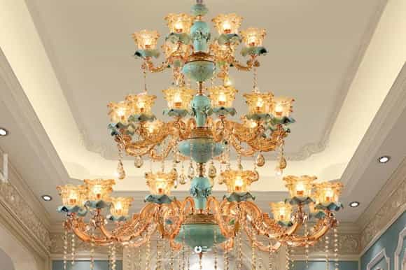 Đèn chùm thông tầng luxury