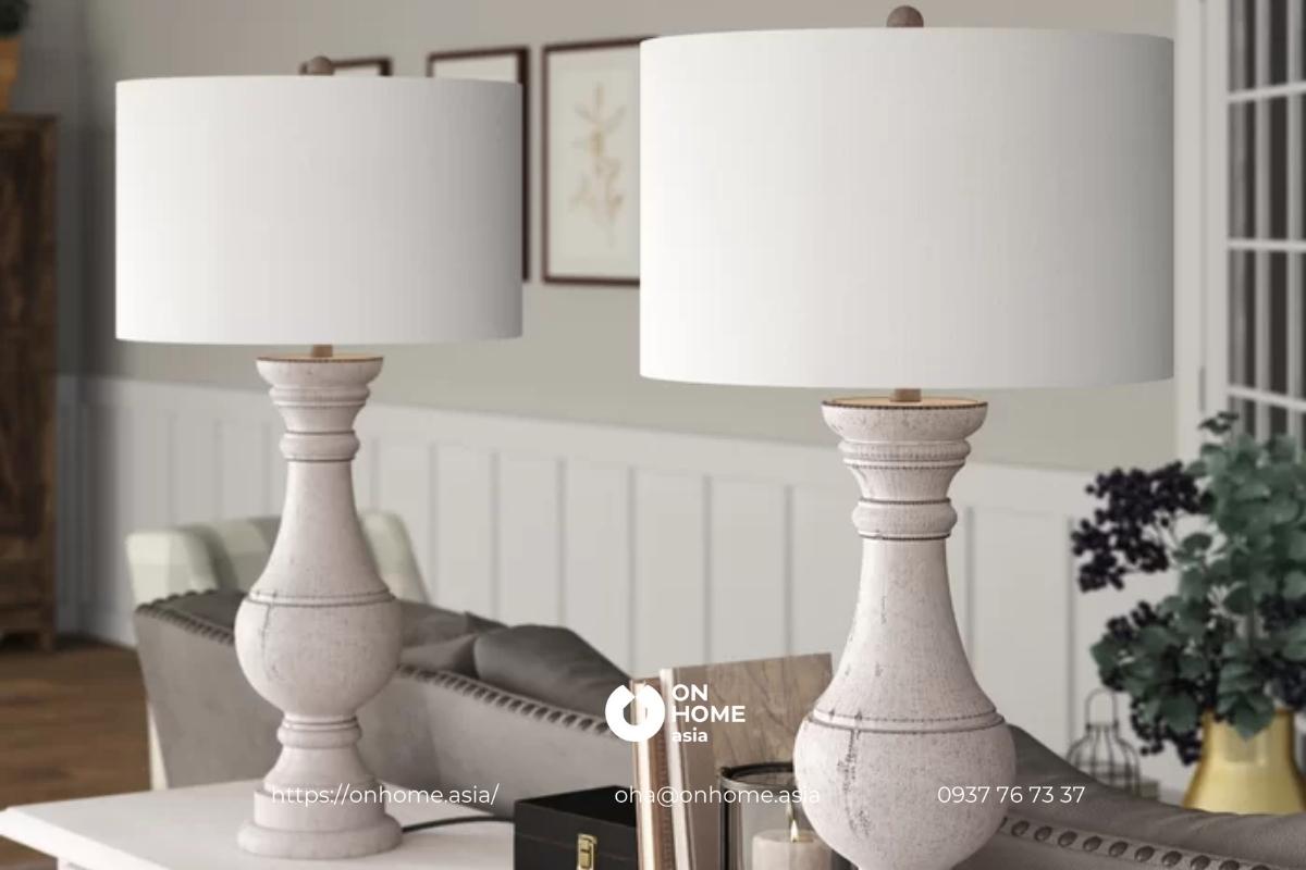 Đèn bàn phong cách cổ điển trang trí phòng khách