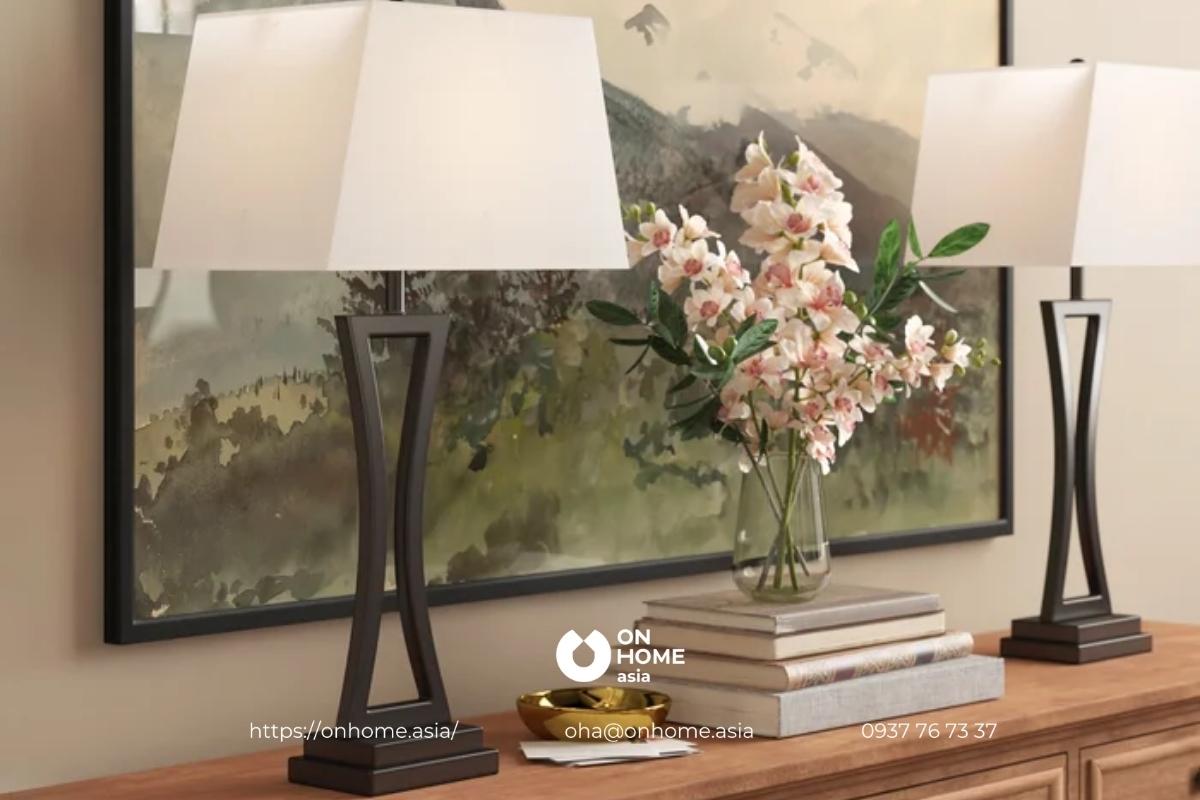 Đèn để bàn trang trí phòng khách ấn tượng