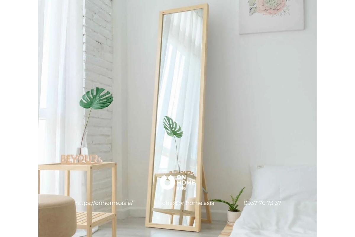 Gương đứng dựa tường A Mirror