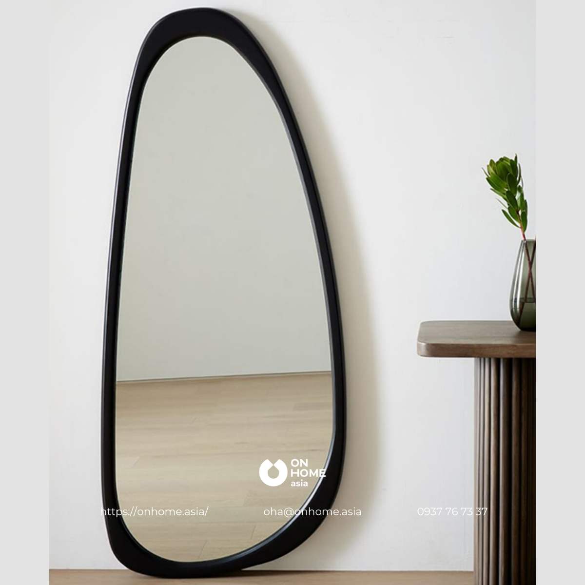 Gương trang trí phòng khách thiết kế lạ mắt