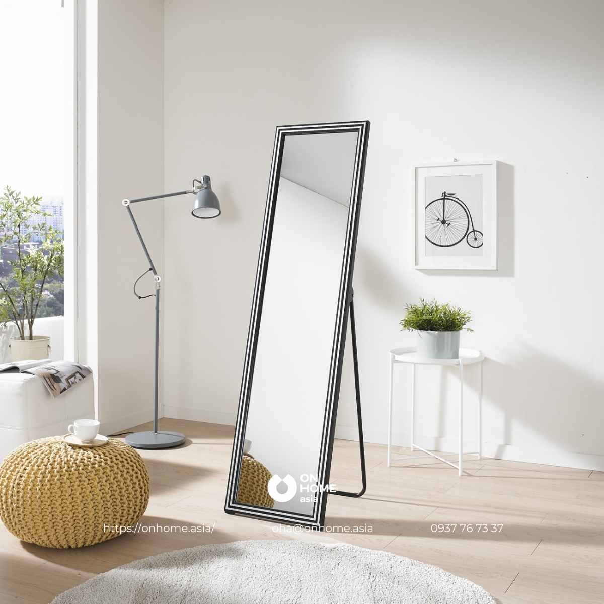 Gương đứng có chân viền đen đẹp mắt