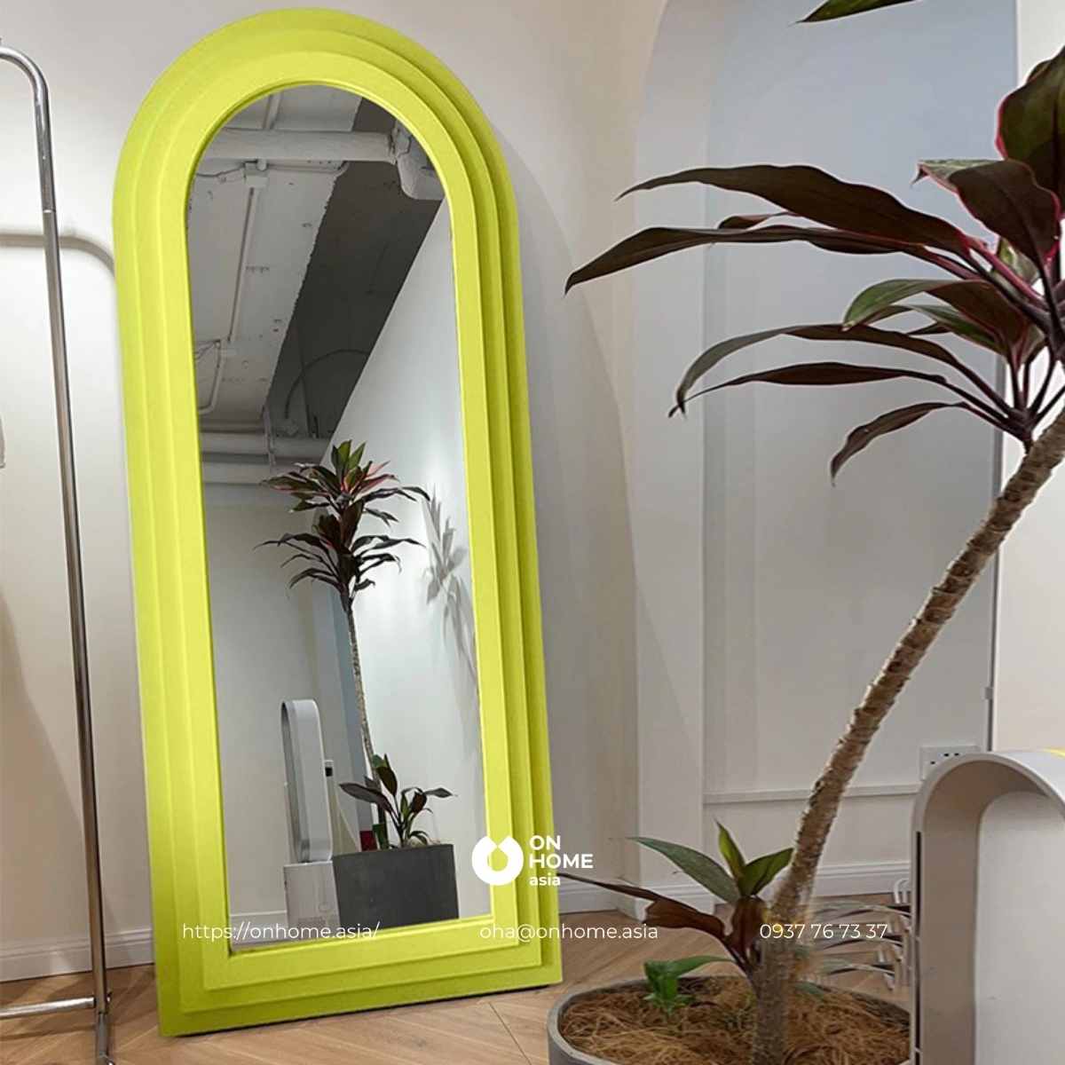 Gương soi toàn thân màu xanh neon đẹp mắt