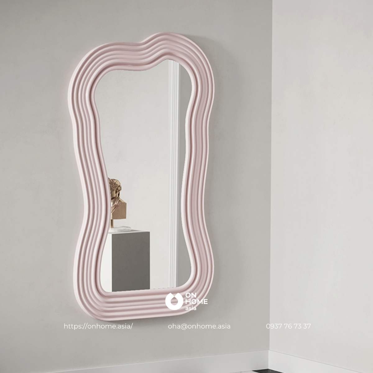 Gương soi toàn thân màu hồng ngọt ngào