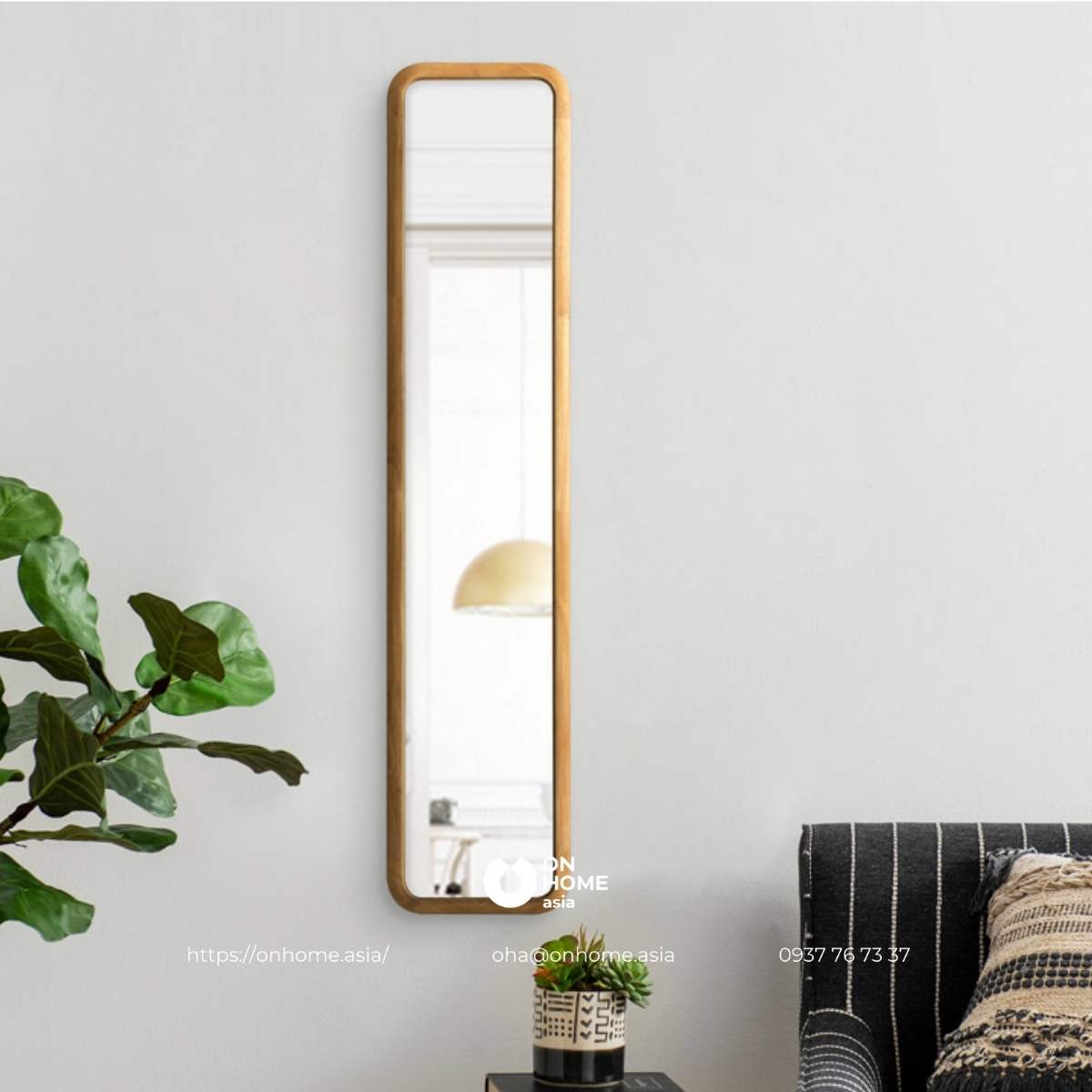 Gương treo tường khung gỗ phong cách Bắc Âu