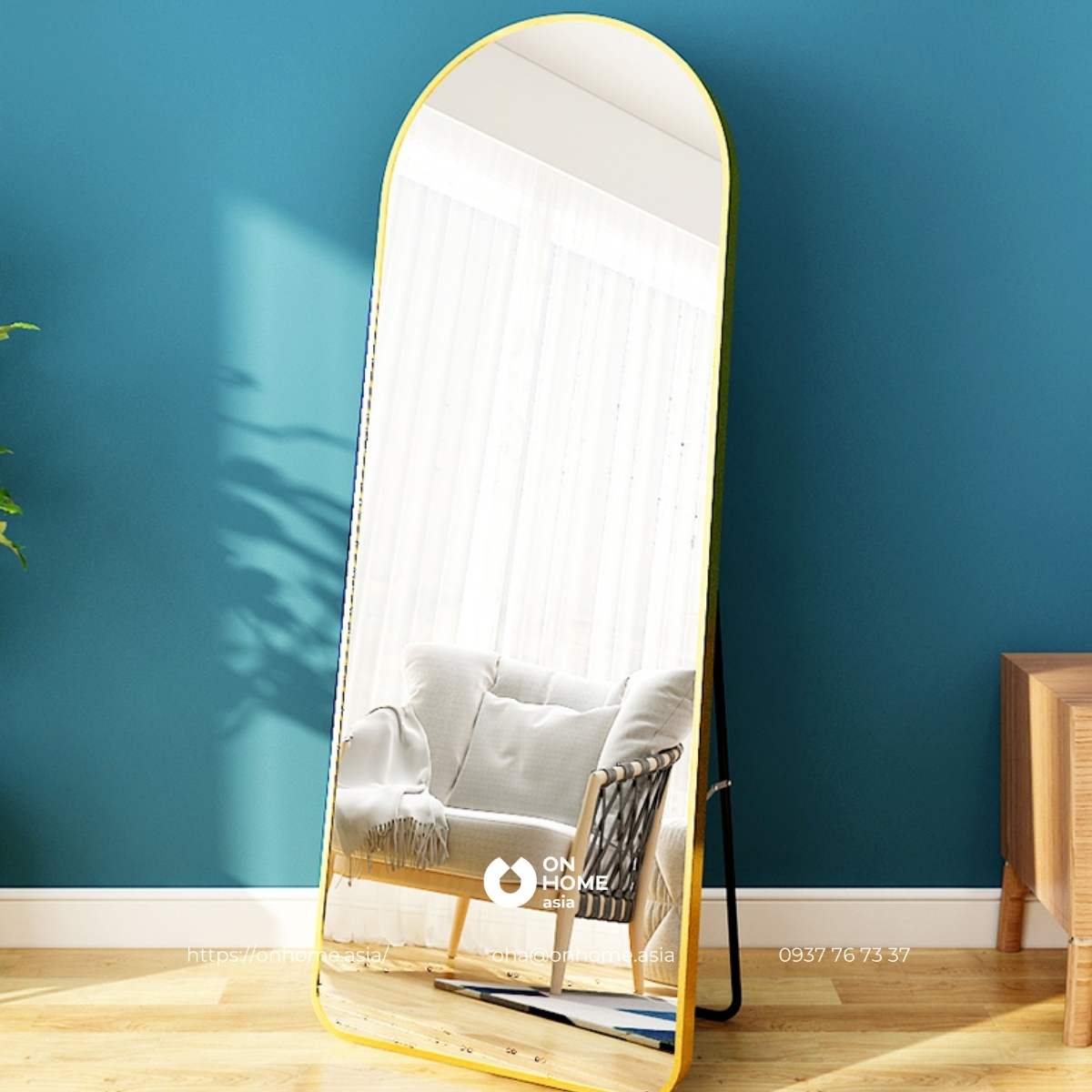Gương soi toàn thân có chân khung kim loại
