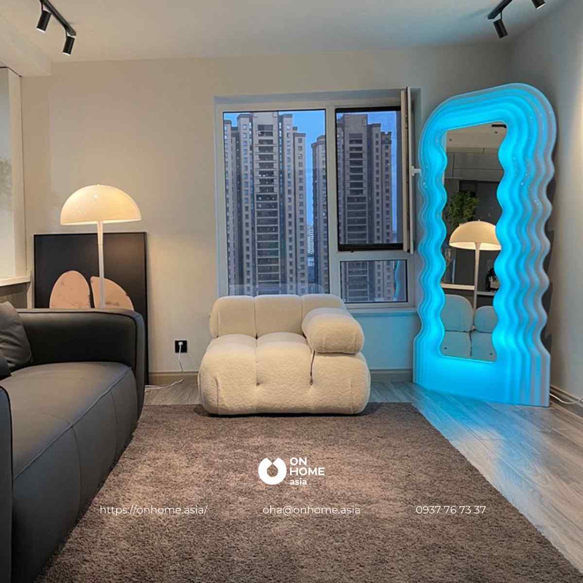 Gương soi toàn thân có đèn màu xanh đẹp mắt