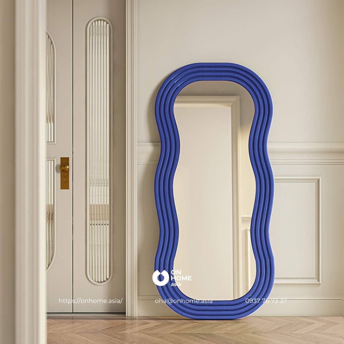 Gương soi toàn thân màu xanh lạ mắt