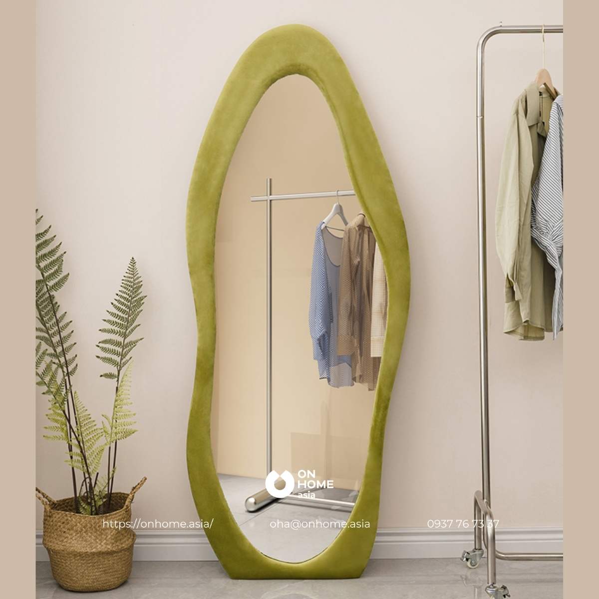 Gương soi toàn thân màu xanh bơ trendy