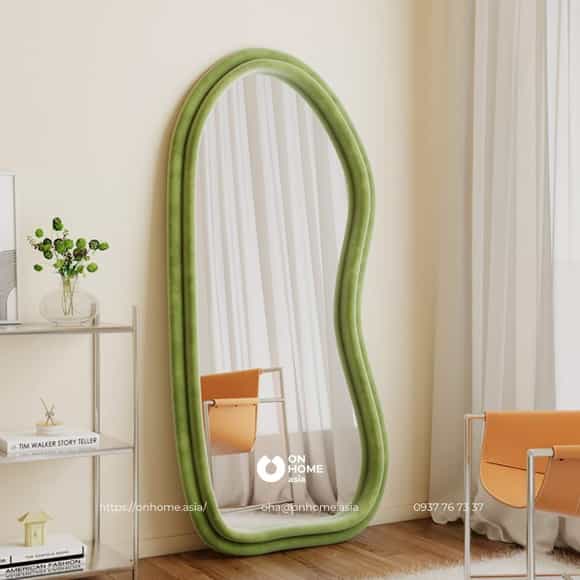 Gương đứng dựa tường màu xanh bơ trendy