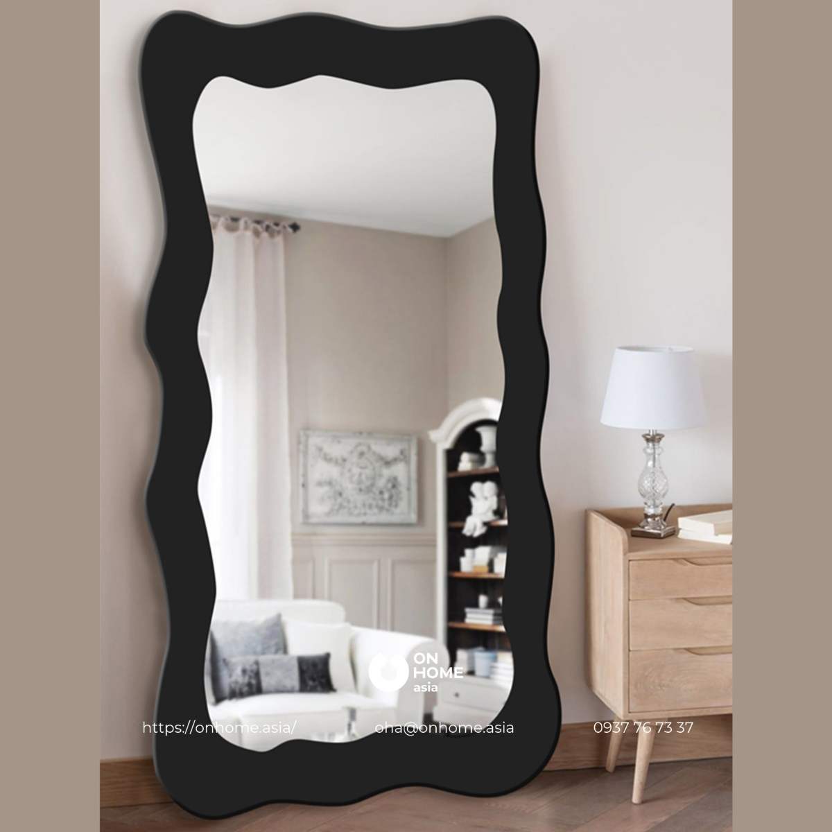 Gương dựa tường trang trí phòng khách