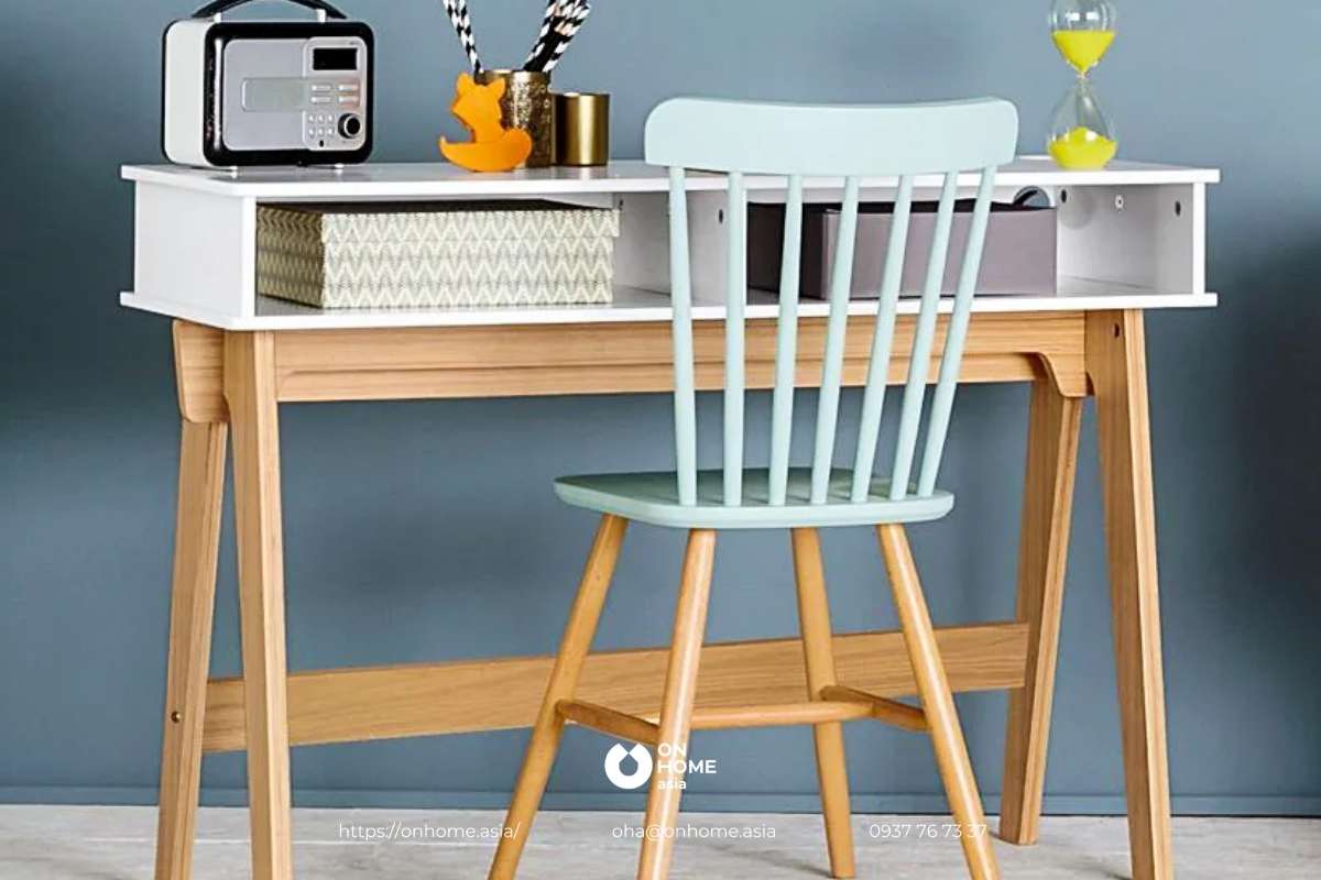 Bàn học nhỏ gọn bằng gỗ công nghiệp