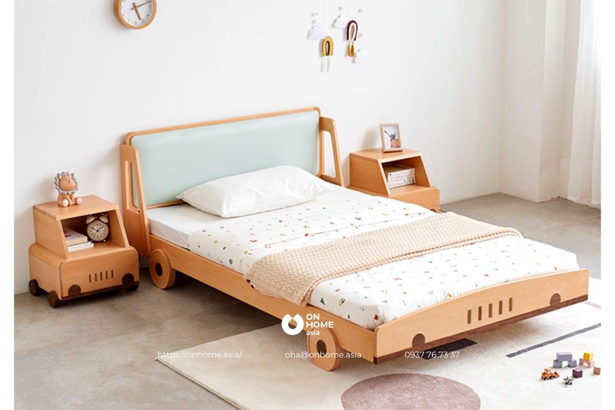 Giường gỗ bé trai 5 tuổi thiết kế hình ô tô đẹp mắt
