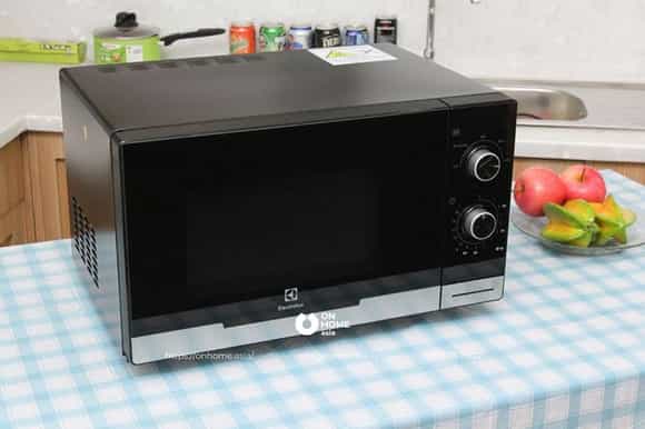 Lò vi sóng Electrolux EMM2308X 23L 800W