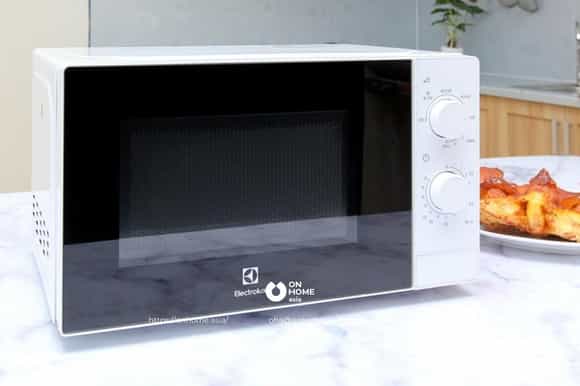 Lò vi sóng cơ có Nướng Electrolux EMM2022GW (20L)