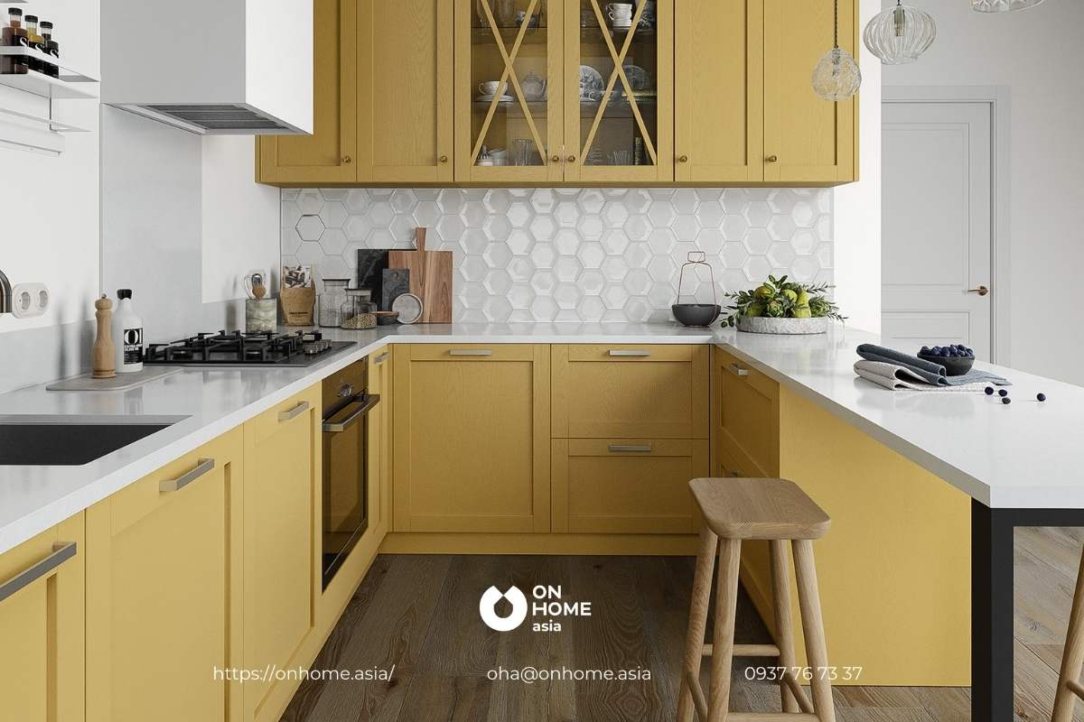 Màu vàng nâu mang lại sự mới lạ cho phòng bếp