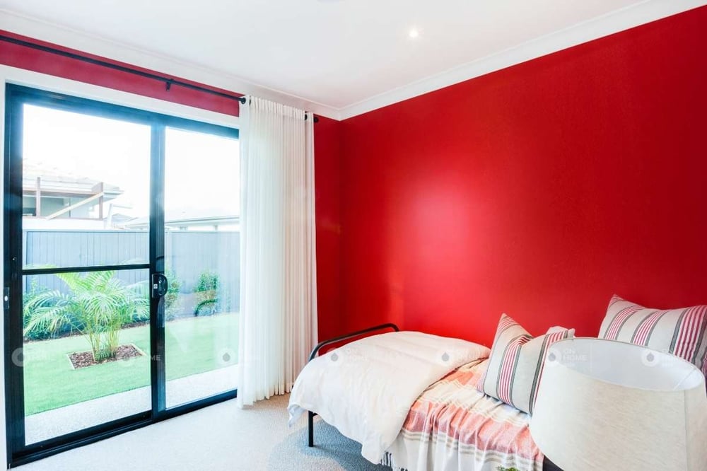 Sơn tường phòng ngủ màu đỏ đẹp