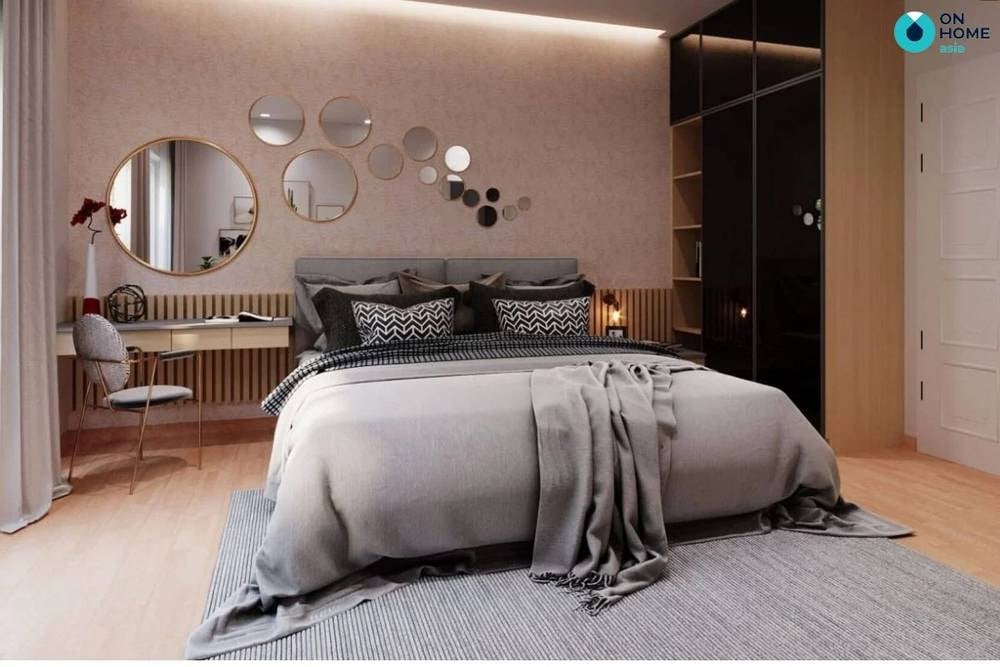 Căn phòng được lựa chọn rất tỉ mỉ từ chất liệu giường ngủ, tủ quần áo đến từng vật phẩm trang trí.
