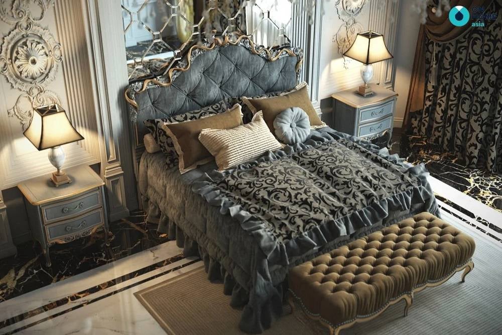 Một chiếc giường vô cùng êm ái được đặt trong căn phòng vô cùng xa hoa, lộng lẫy.