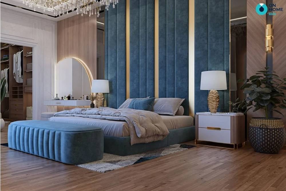 Căn phòng được lát bằng sàn gỗ. 