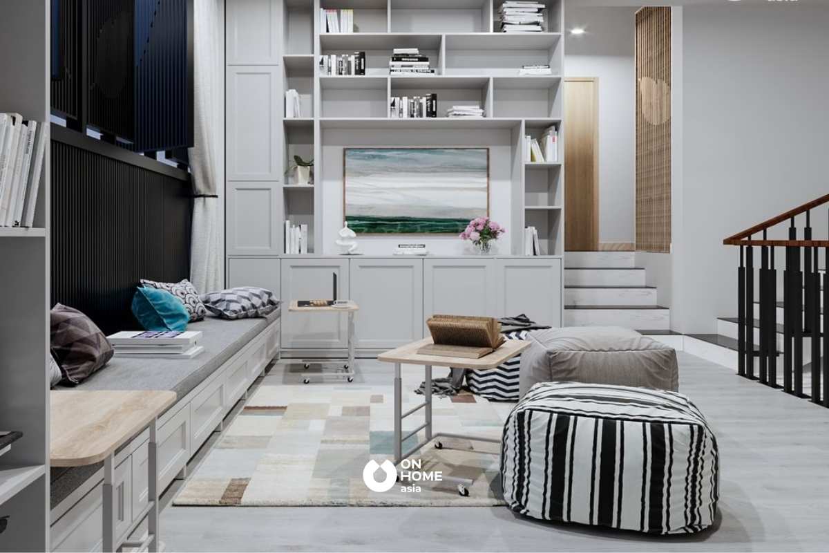 Tận dụng màu sắc từ kệ sách và rèm cửa đồng bộ với màu của căn phòng khiến không gian được mở rộng thêm