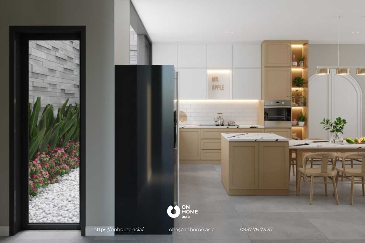 Lối nhỏ dẫn ra sân vườn