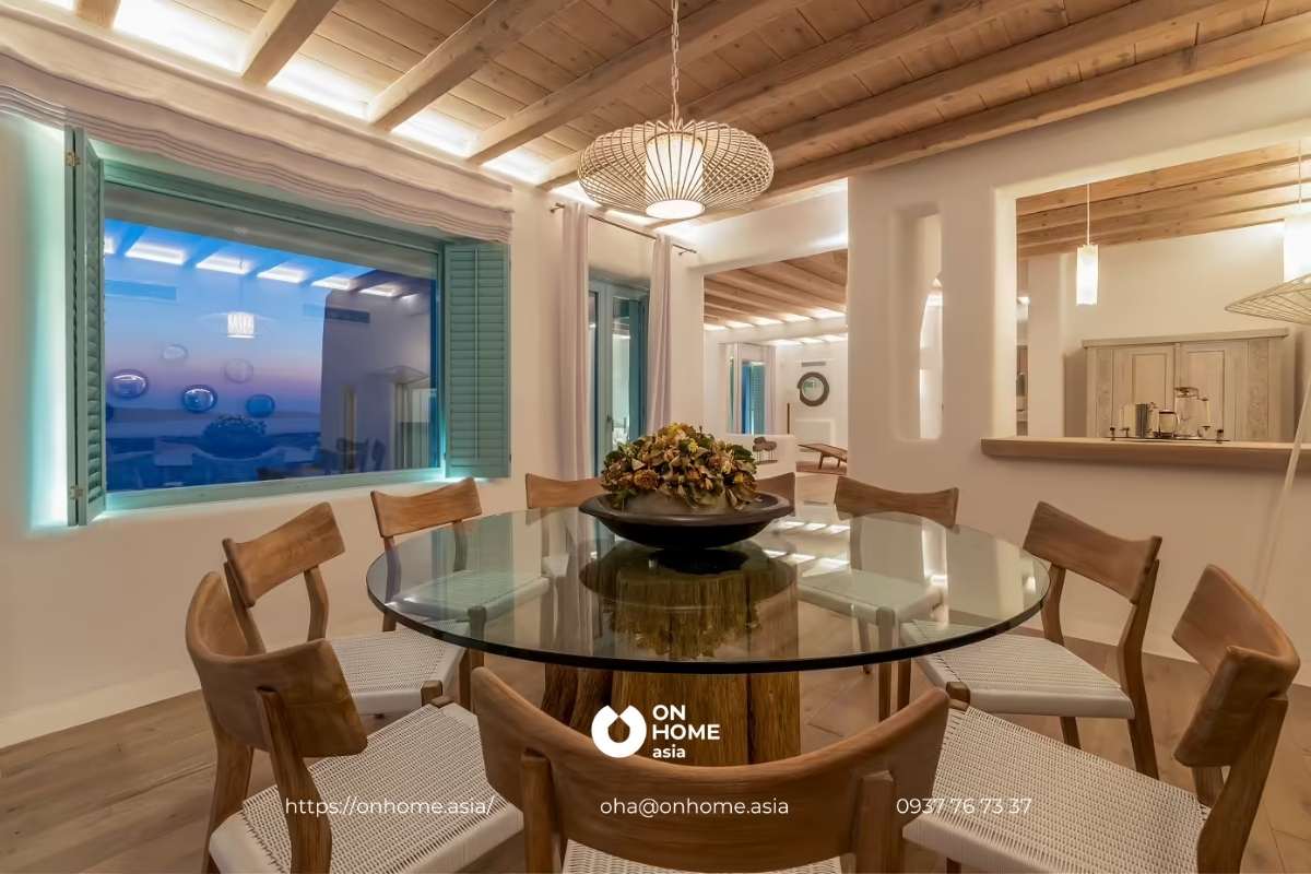 Nội thất bếp tinh tế với sắc nâu và trắng tinh tế