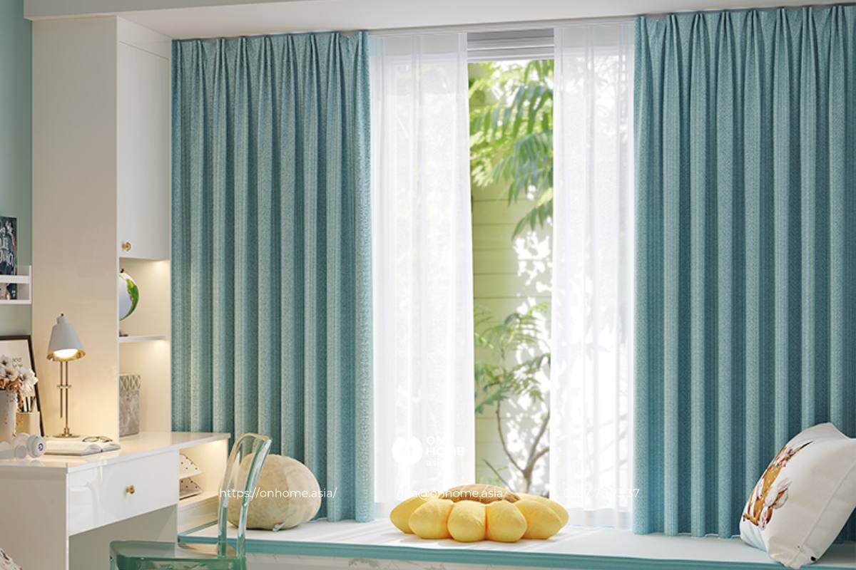 Rèm cửa sổ phòng ngủ màu xanh đẹp