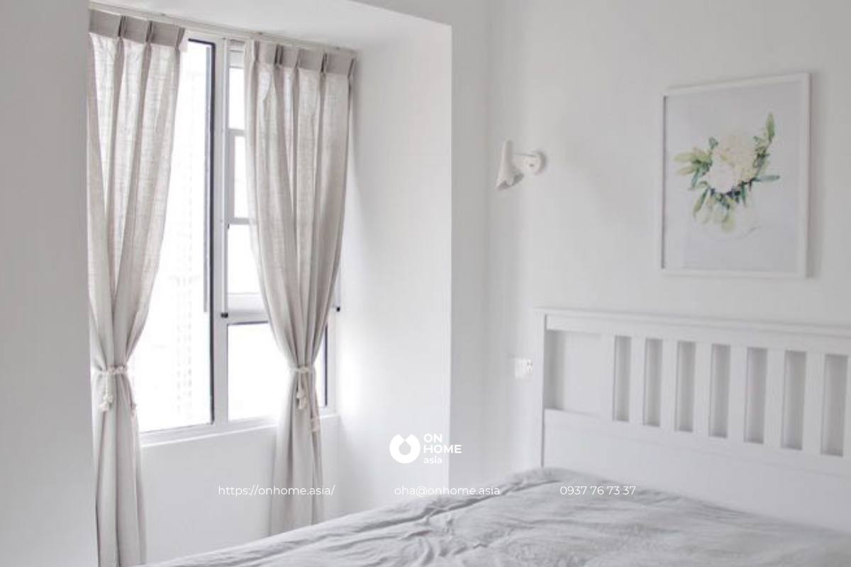 Rèm cửa sổ phòng ngủ nhỏ màu trắng