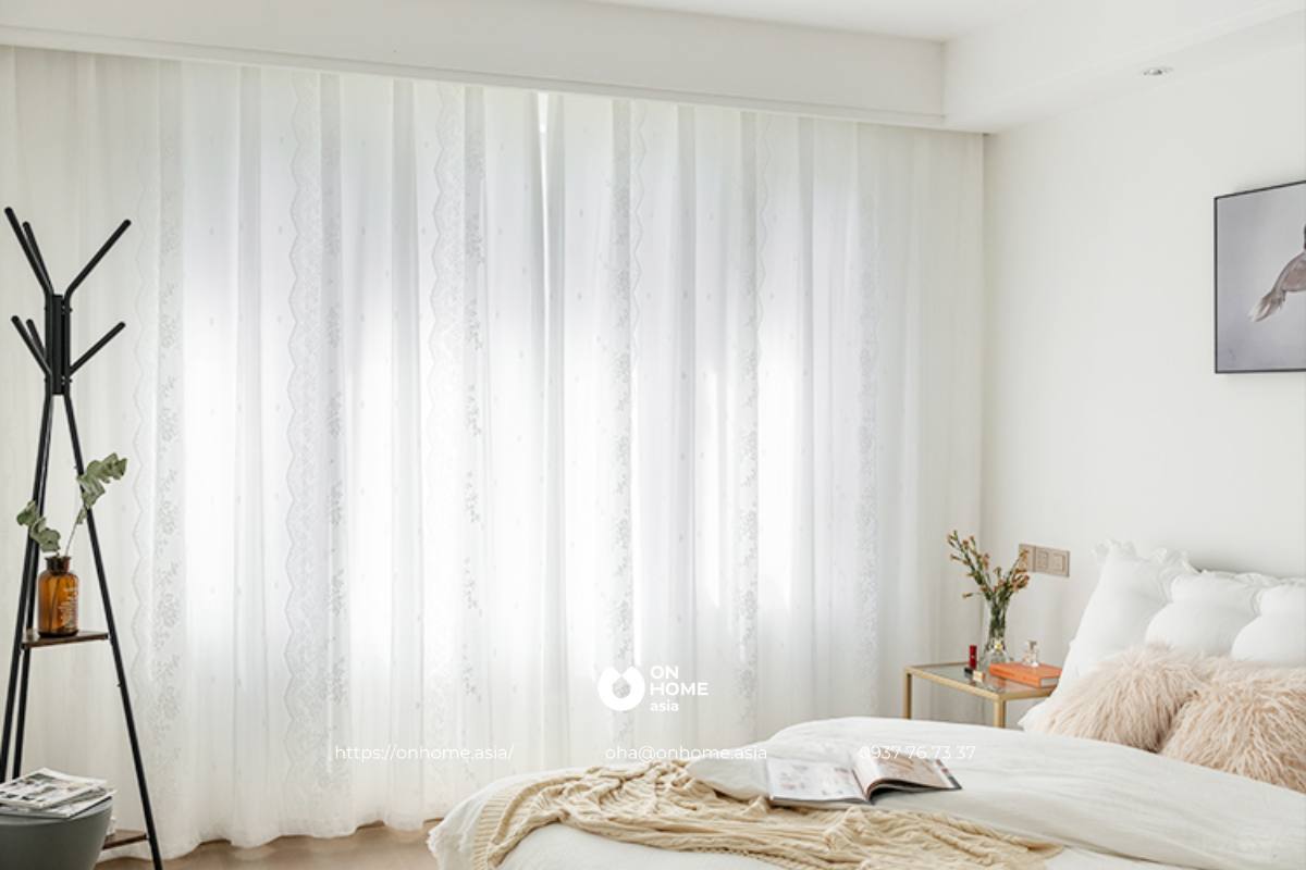 Rèm trắng trang trí phòng ngủ