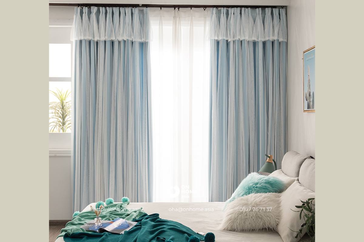 Rèm voan cửa sổ phòng ngủ màu xanh ấn tượng