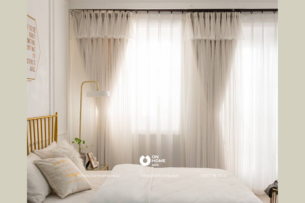 Rèm cửa phòng ngủ màu trắng hiện đại