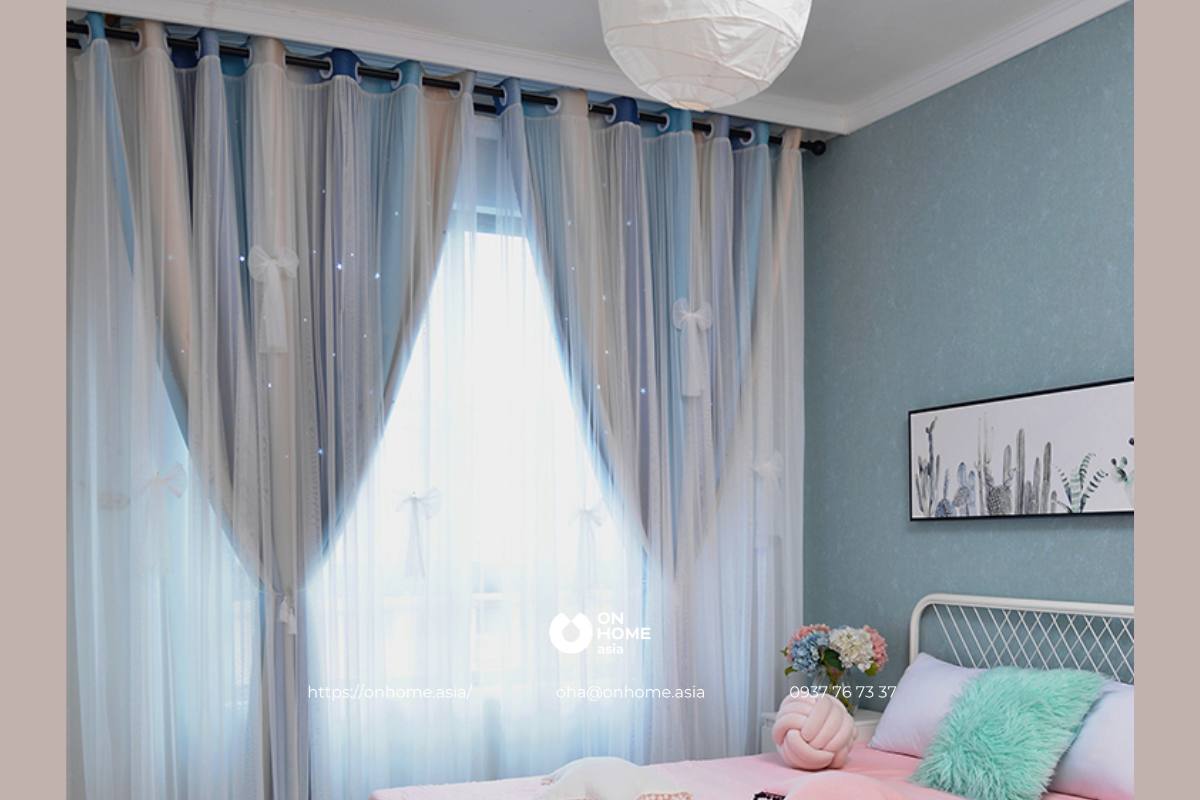 Rèm cửa sổ phòng ngủ nhỏ màu xanh