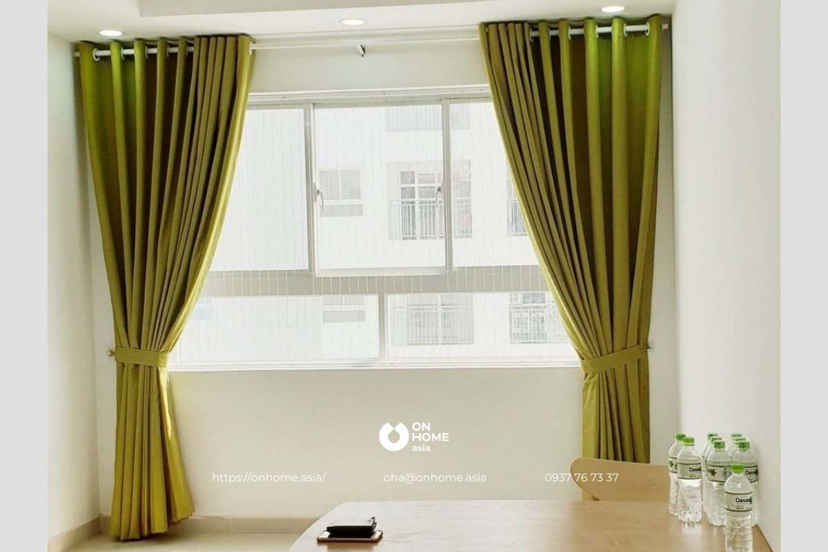 Rèm cửa màu xanh bơ trang trí phòng ngủ