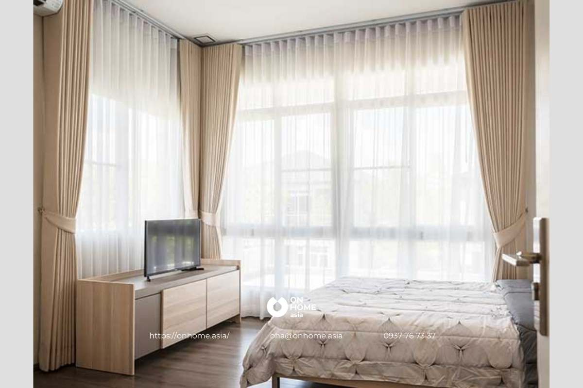 Rèm cửa màu nâu pastel trang trí phòng ngủ