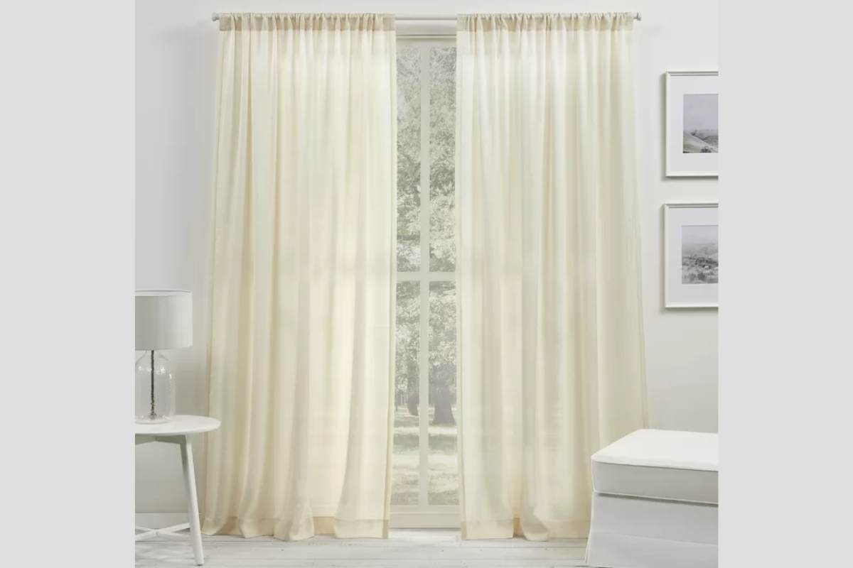 Rèm vải voan phòng khách màu trắng