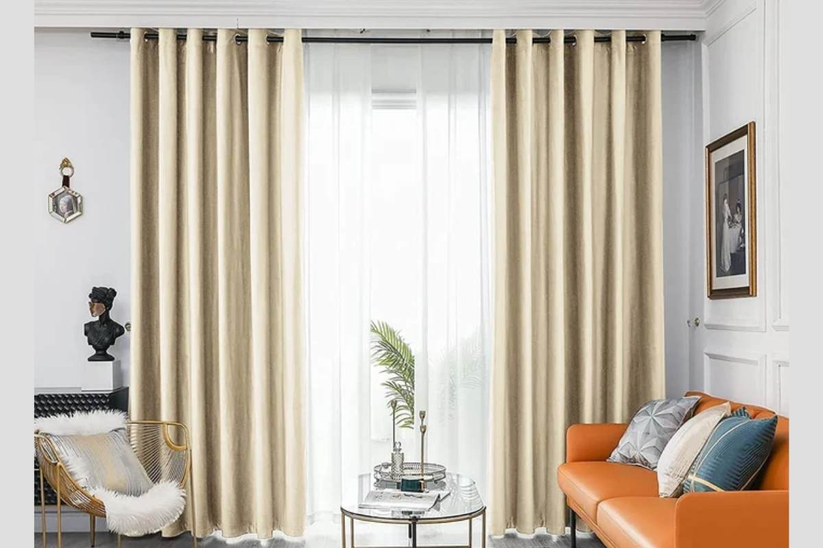 Rèm cửa phòng khách đẹp màu kem sang trọng