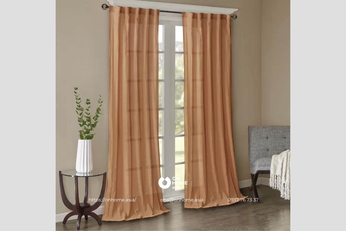 Rèm chống nắng treo phòng khách màu cam