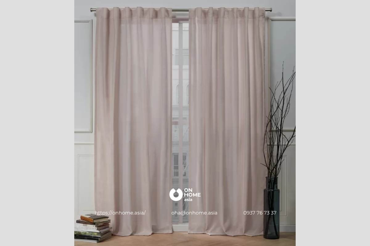 Rèm cửa phòng khách chung cư màu hồng