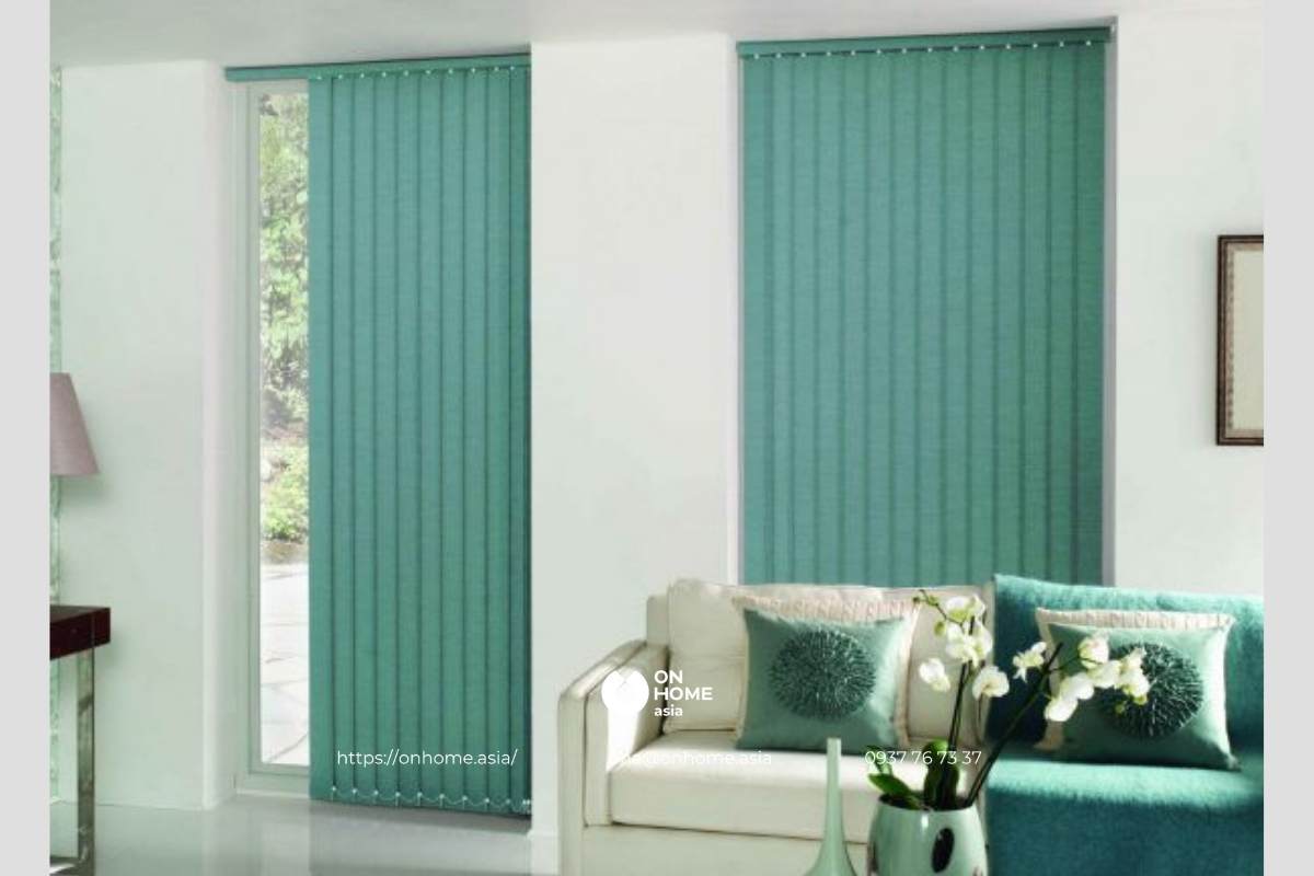 Rèm lá dọc phòng khách màu xanh ấn tượng