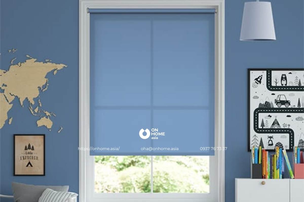 Rèm cuốn cửa sổ phòng khách màu xanh đẹp
