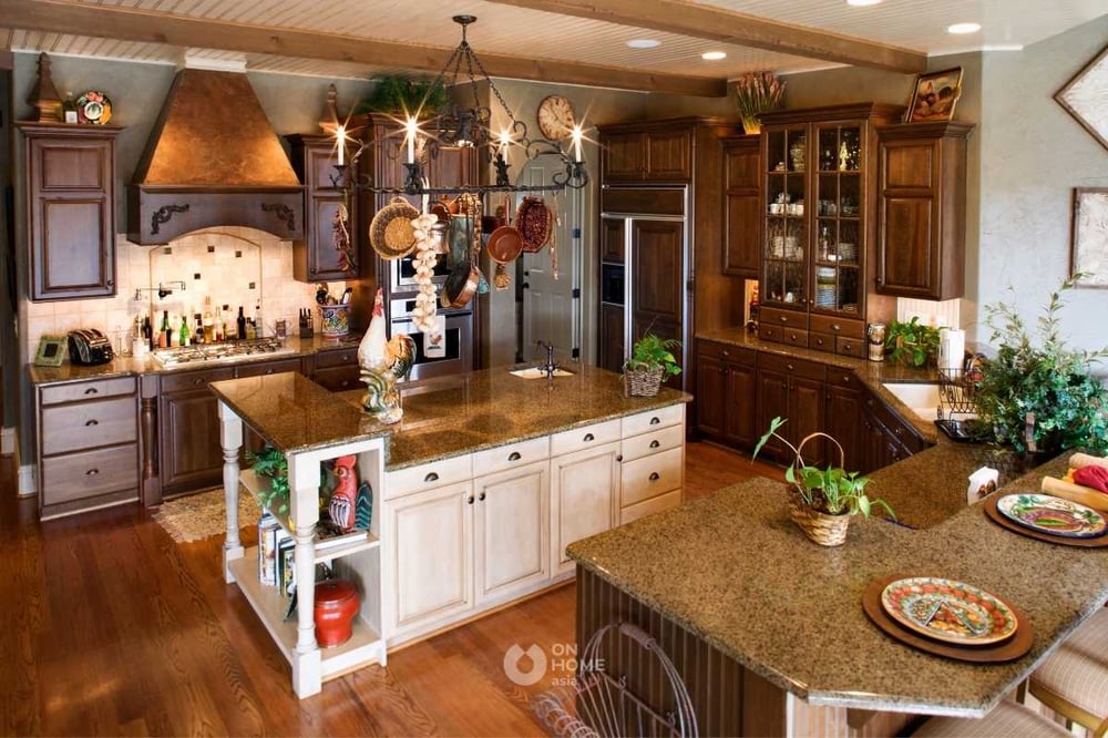 Tủ bếp gỗ tự nhiên phù hợp với không gian.