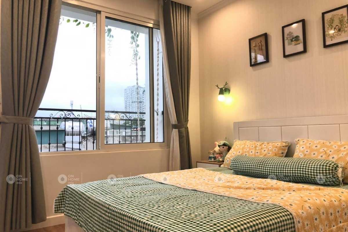 Nội thất phòng ngủ bé gái với gam màu xanh và vàng