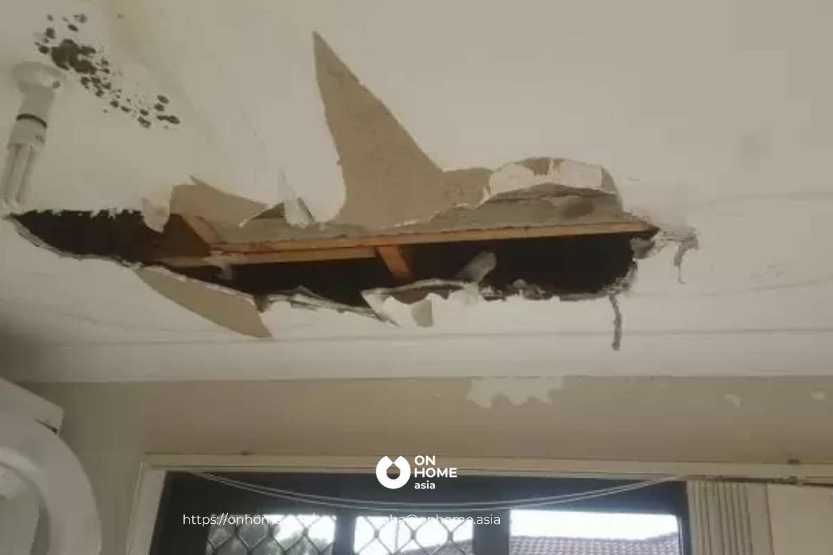 Trần thạch cao phòng khách bị nứt và vỡ