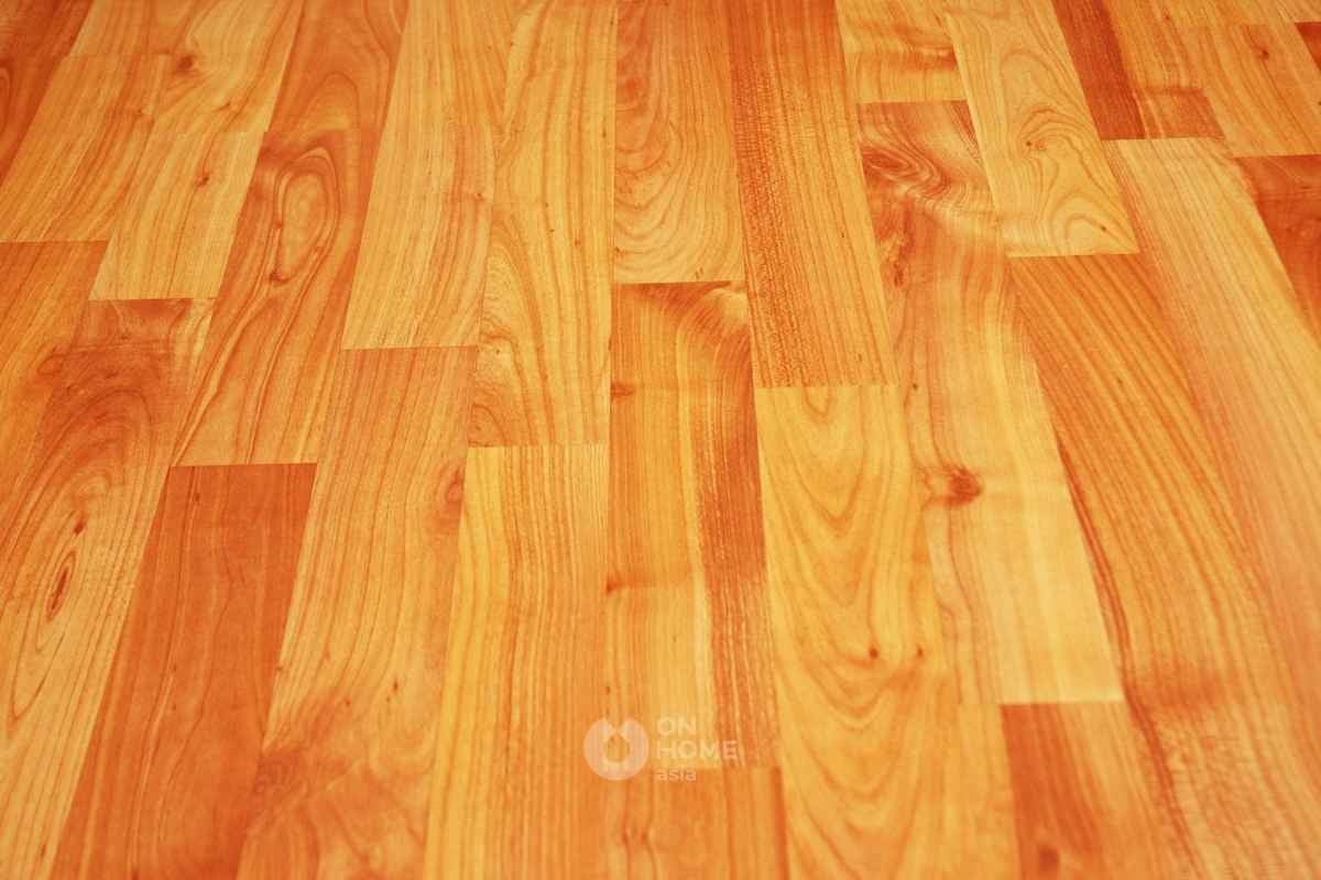 Sàn gỗ tự nhiên được lót tinh tế.