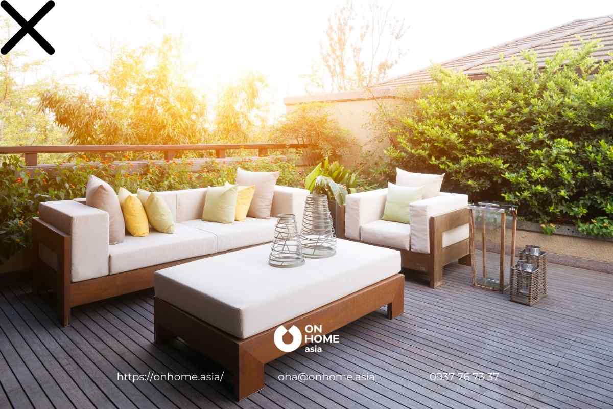 Không nên đặt nội thất gỗ ngoài trời