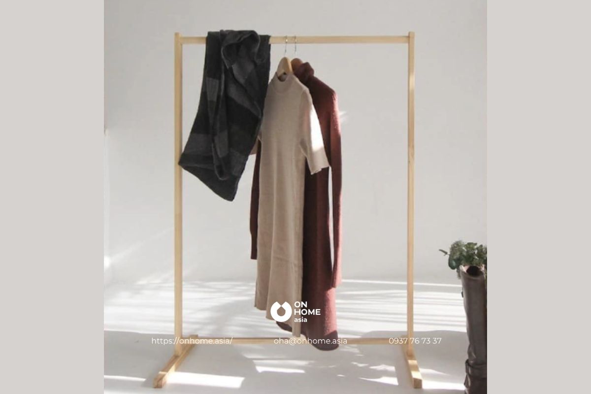 Gía treo đồ bằng gỗ đơn giản