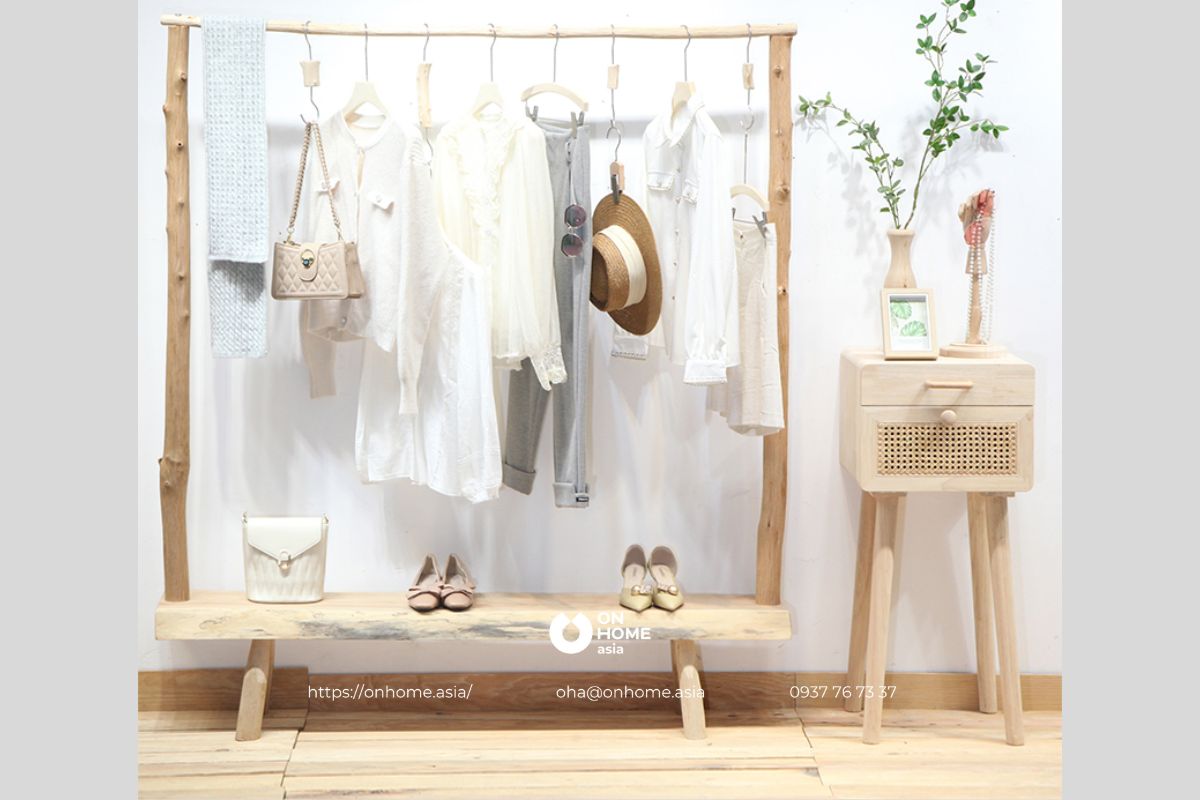 Giá treo quần áo bằng gỗ phong cách Bắc Âu