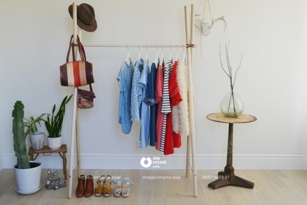 Giá treo quần áo bằng gỗ đơn giản