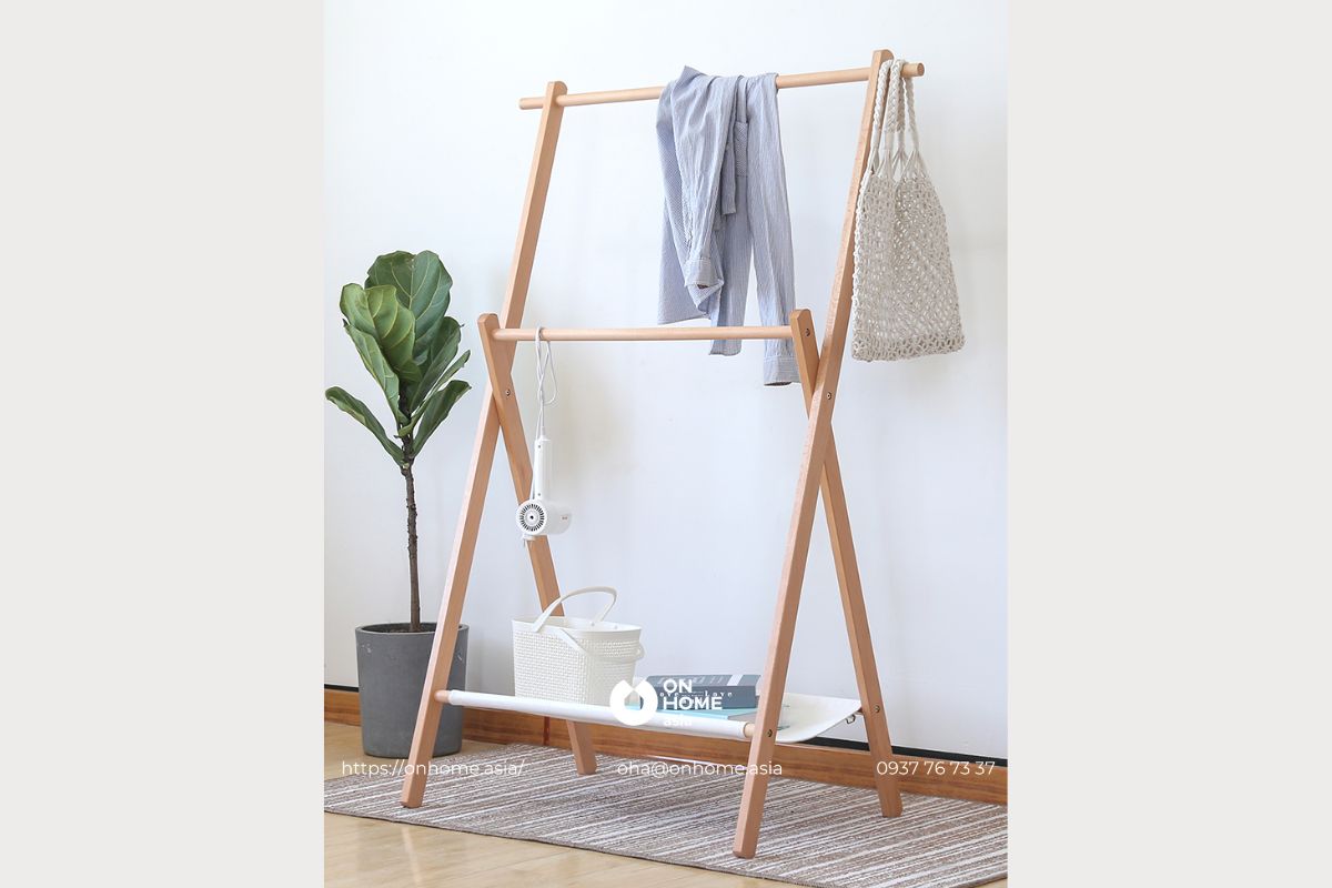 Giá treo quần áo bằng gỗ đơn giản